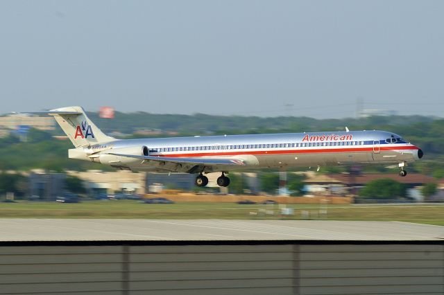 McDonnell Douglas MD-83 (N485AA) - 12R approach