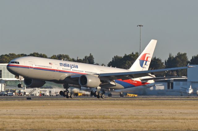 BOEING 777-200LR (9M-MRE) - Adelaide, South Australia, January 30, 2010.  About to touch down on runway 23.