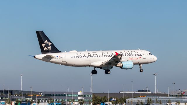 Airbus A320 (OE-LBX)