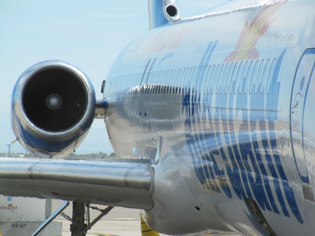 McDonnell Douglas MD-83 (N421NV) - 12 Oct 15