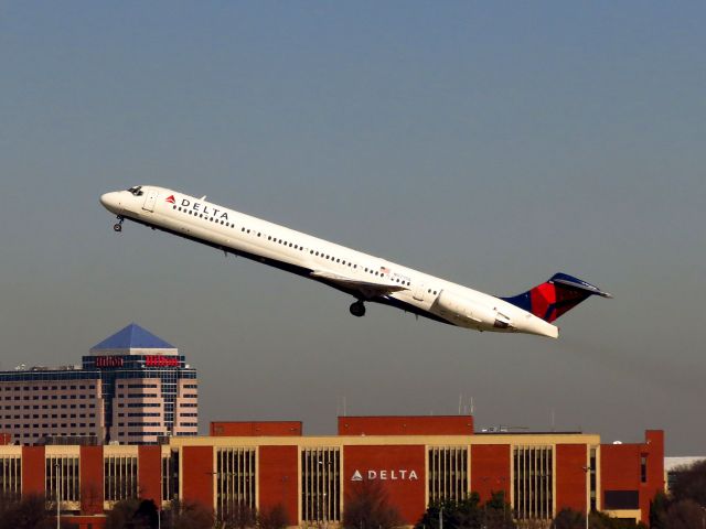 McDonnell Douglas MD-88 (N929DL)