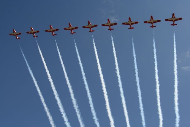 — — - Snowbirds @ St Thonas Air Show 2009