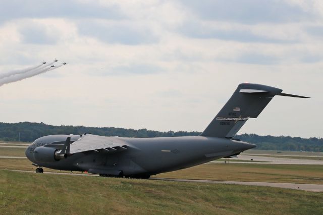 Boeing Globemaster III (90-0535) - Four of the USAF Thunderbirds approaching KCLE on 31 Aug 2017 for the 2017 Cleveland National Air Show as TBird14, a C-17A, 90-0535, c/n P-535, from Wright-Patterson AFB, Dayton, OH, USA, taxies out to the runway.