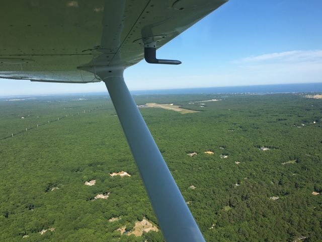 — — - East Hampton Airport