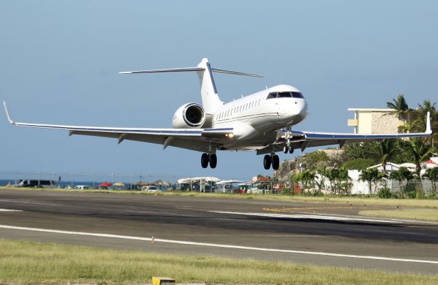 Bombardier Global Express (N268AA)