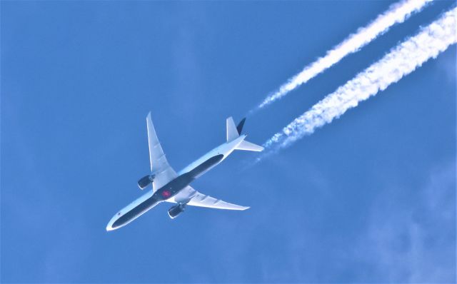 Boeing 777-200 (C-FIVX) - C-FIVX BOEING 777-333-ER AIR CANADA  ACA891 de Rome FCO vers Toronto YYZ Altitude 10363 Mètres Vitesse 930 Km/H survolant la ville de Lavaltrie QC. le 26-05-2023 à 19:35