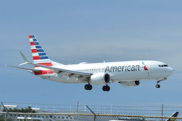 Boeing 737-800 (N306RC)