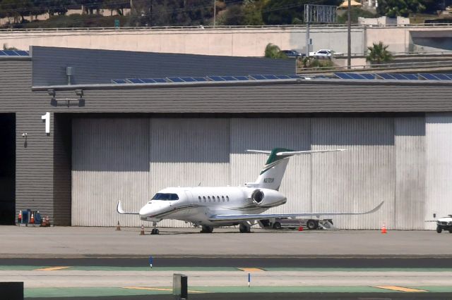 Canadair Challenger 350 (N725QS) - NetJets Aviation Bombardier Challenger 350 N725QS in San Diego