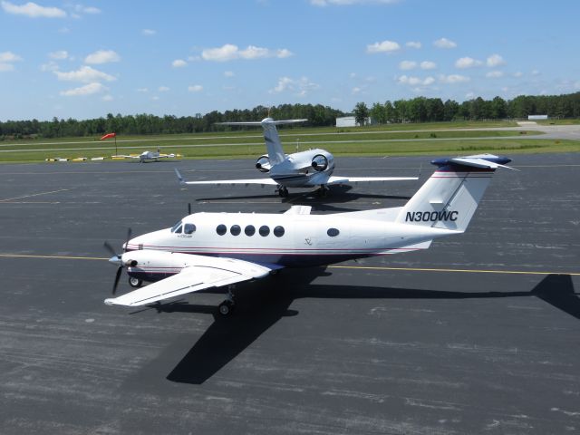 Beechcraft Super King Air 200 (N300WC)