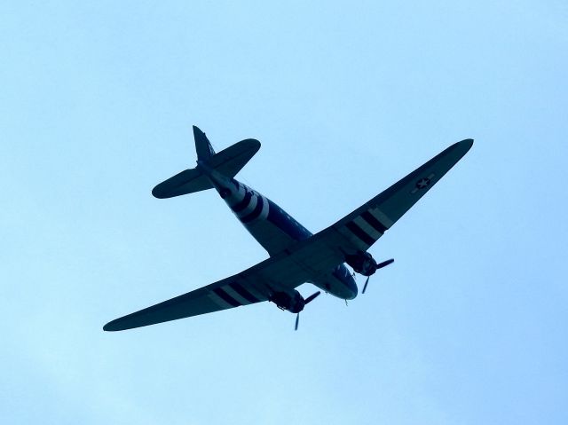 Douglas DC-3 (N345AB)