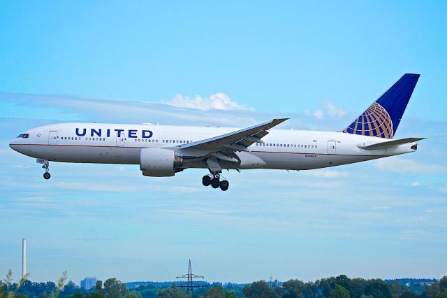 Boeing 777-200 (N784UA)