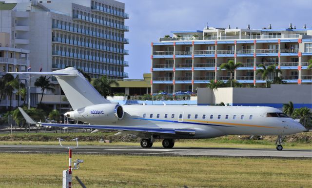 Bombardier Global Express (N330KC)