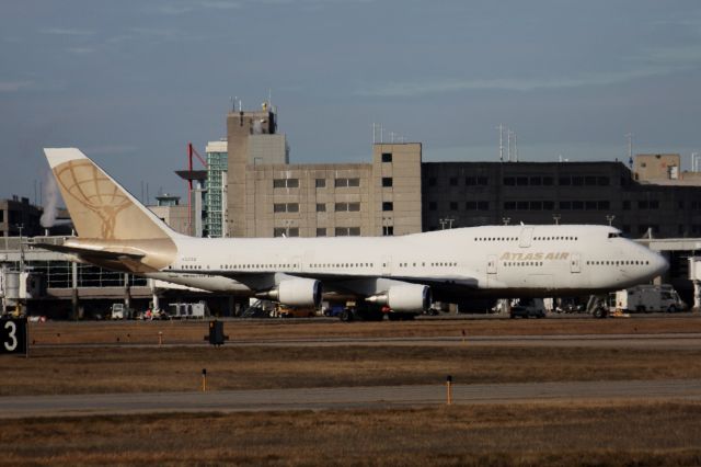 Boeing 747-400 (N322SG)