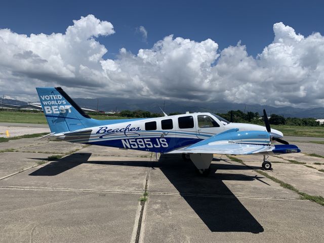 Beechcraft Baron (58) (N595JS) - Sandals Resorts Last G-58 Baron ( new 11-17 , sold 03-21) replaced by Kingair 250.