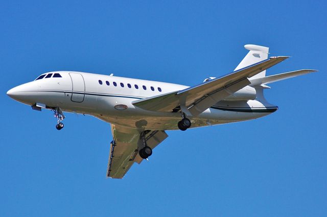 Dassault Falcon 2000 (N203WB) - A Dassault Falcon has its gear deployed and its flaps down for a landing on 17L at Centennial Airport in Colorado.