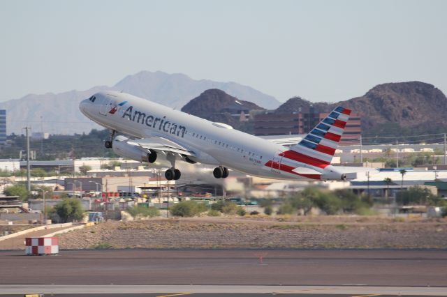 Airbus A320 (N679AW)