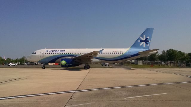 Airbus A320 (XA-JCV) - Weekly charter to CLT from MMUN