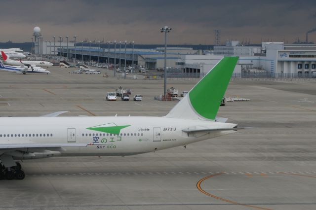 BOEING 777-300 (JA731J)