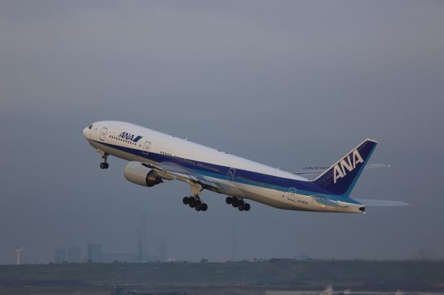 Boeing 777-200 (JA707A)