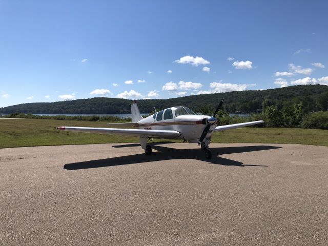 Beechcraft Bonanza (33) (N892R)