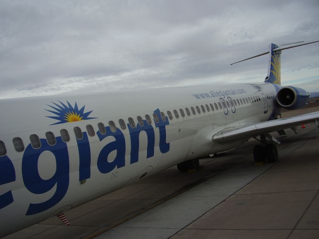 McDonnell Douglas MD-83 (N877GA)