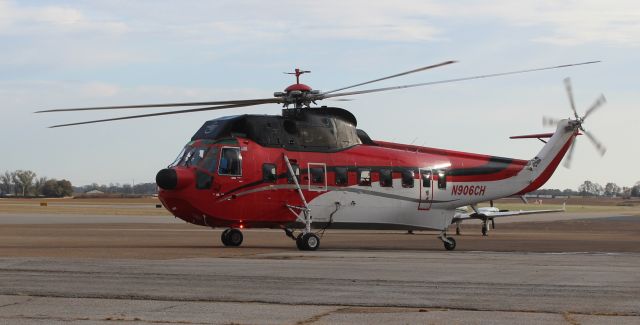 Sikorsky Sea King (N906CH) - Construction Helicopters Sikorsky S-61N Sea King taxiing at Pryor Regional Airport, Decatur, AL - late in the afternoon of November 15, 2019.