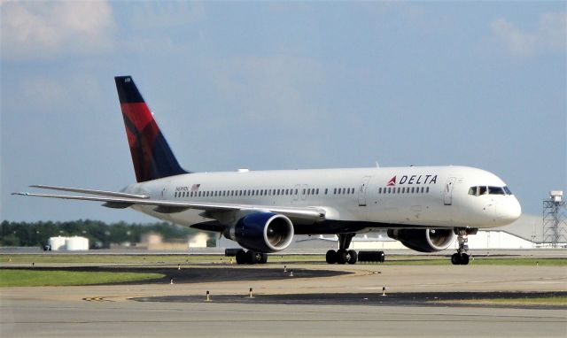 Boeing 757-200 (N699DL) - ATL Hartsfield International 2010