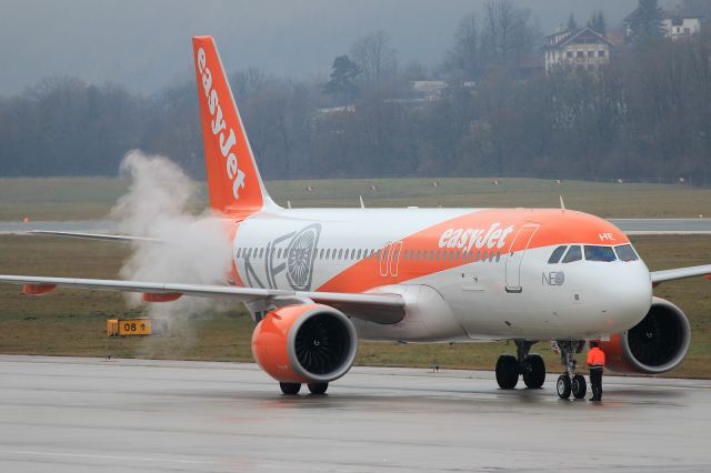 Airbus A320neo (G-UZHE)