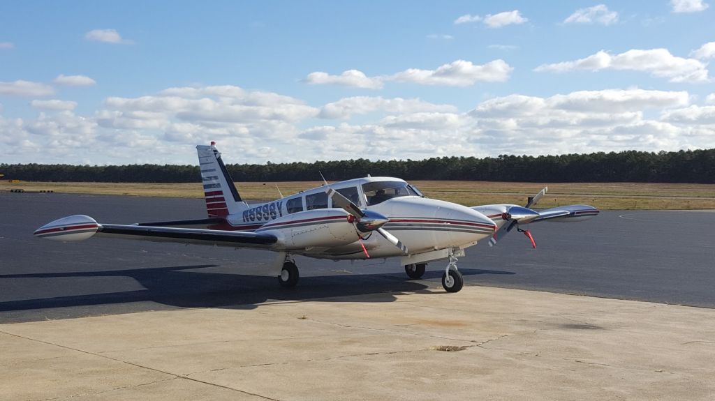 Piper PA-30 Twin Comanche (N8898Y)