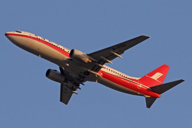 Boeing 737-700 (B-5130)