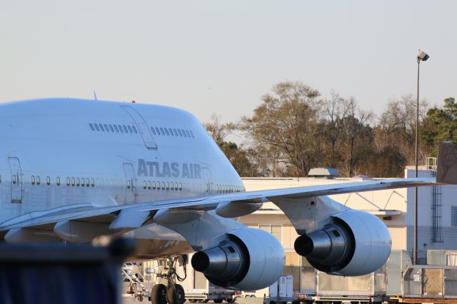 Boeing 747-400 (N322SG) - loading up in cargo parking.