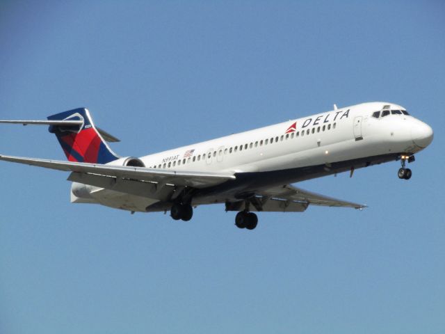 Boeing 717-200 (N991AT) - Landing RWY 20R