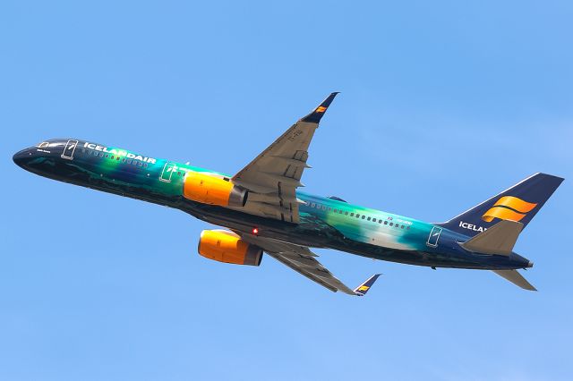 Boeing 757-200 (TF-FIU)