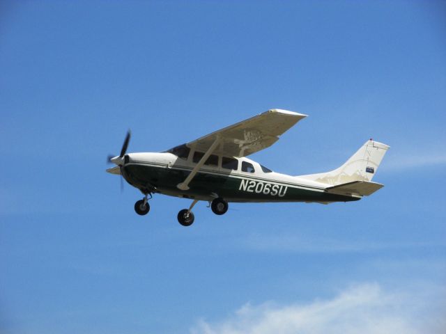 Cessna 206 Stationair (N206SU) - Taking off RWY 26L