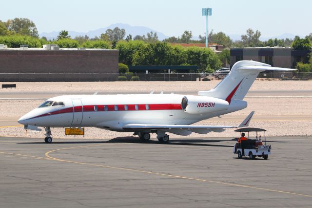 Bombardier Challenger 300 (N955H)