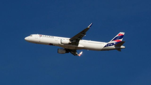 Airbus A321 (CC-BEN)