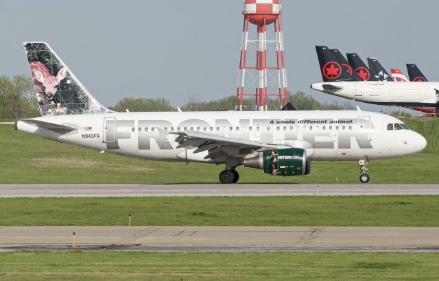 Airbus A319 (N943FR) - A now retired Frontier A319 in the old livery slowing down on MCI’s 19L!