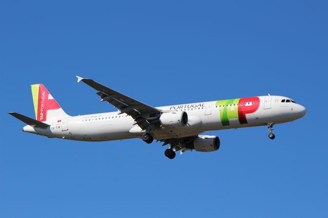 Airbus A321 (CS-TJG)