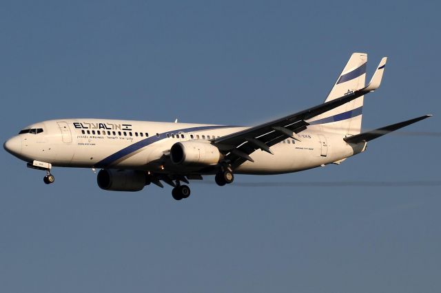 Boeing 737-700 (4X-EKB) - yellow morning sun