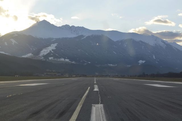 Airbus A320 (G-EZTB)