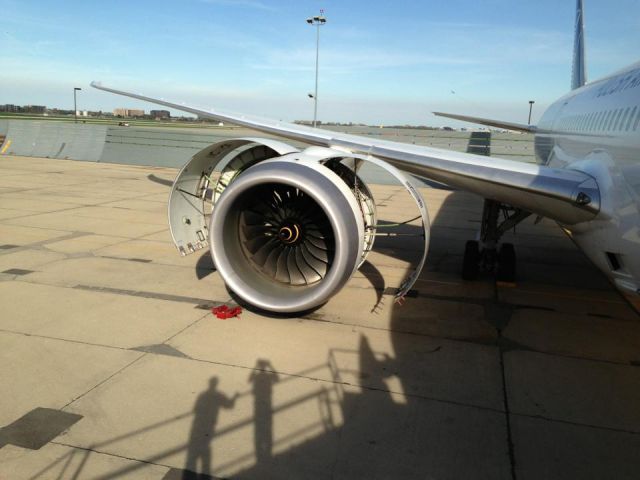 Boeing 787-8 (SP-LRA) - Engine Trouble on Lot polish 787 at KORD 