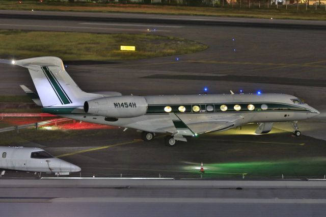 Gulfstream Aerospace Gulfstream G650 (N1454H) - N1454H prepping for departure 