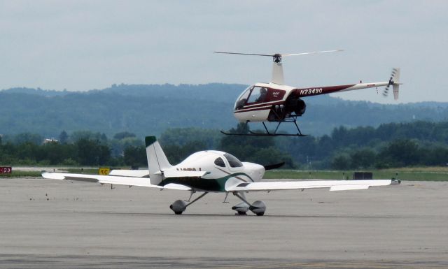 Robinson R-22 (N23490)