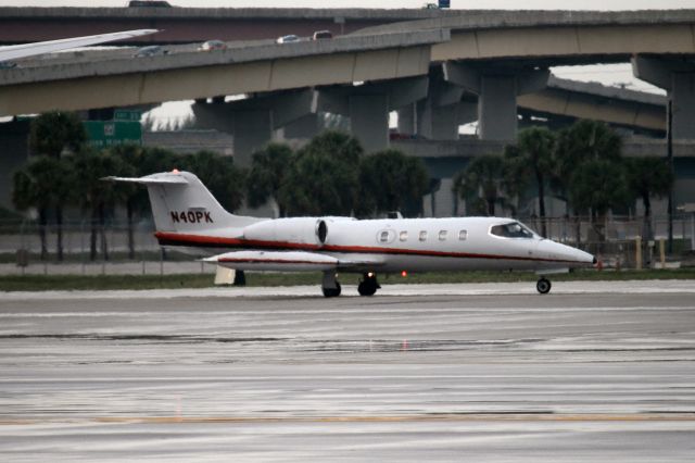 Learjet 35 (N40PK)