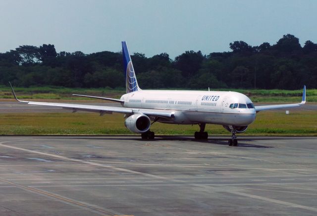 BOEING 757-300 —