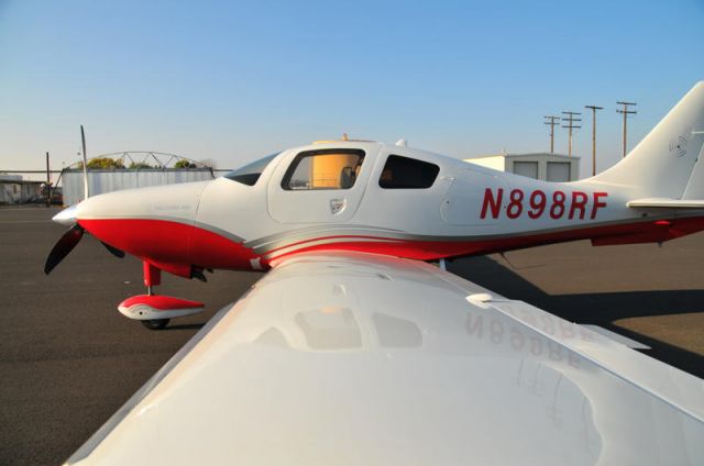 Cessna 400 (N898RF)