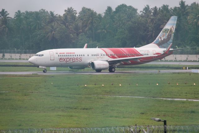 Boeing 737-800 (VT-AXR) - Standing Near to RWY 27