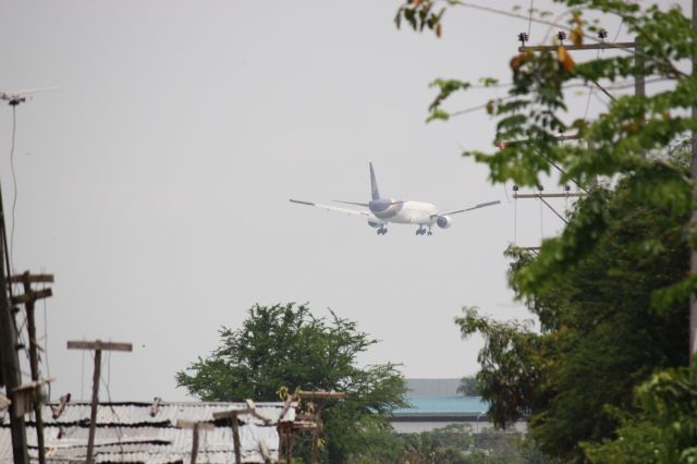 BOEING 777-300 (HS-TKC)