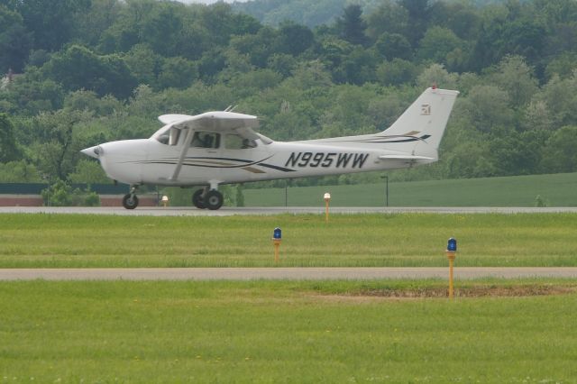 Cessna Skyhawk (N995WW)