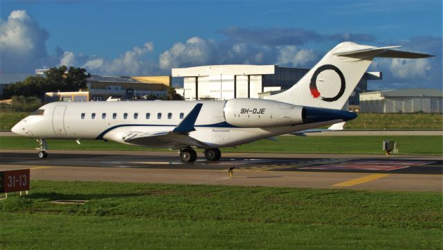 Bombardier Global Express (9H-OJO) - On txy C 